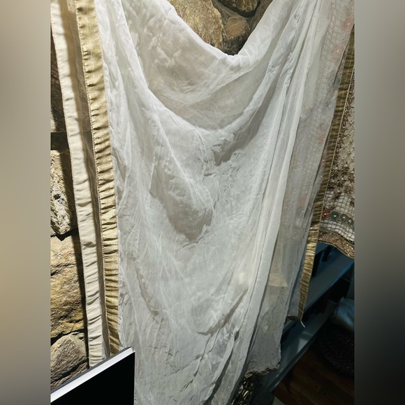 Pakistani Custom-Made Ivory & Gold Embroidered 2-Piece Suit – Size S - Picture 7 of 12